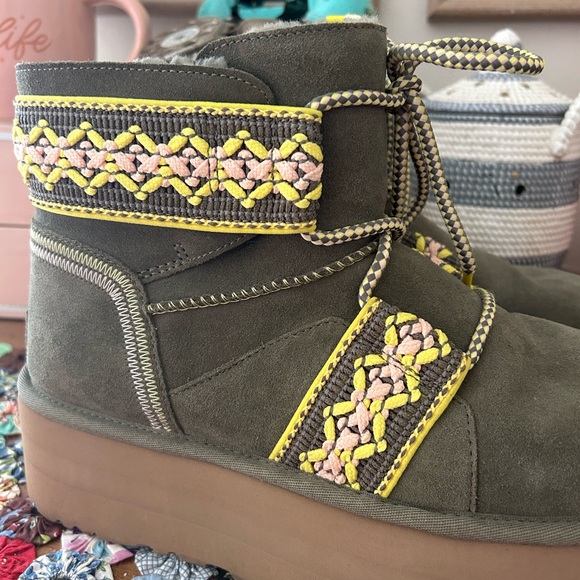 Classic Mini II Braid Platform Ugg - Picture 8 of 9
